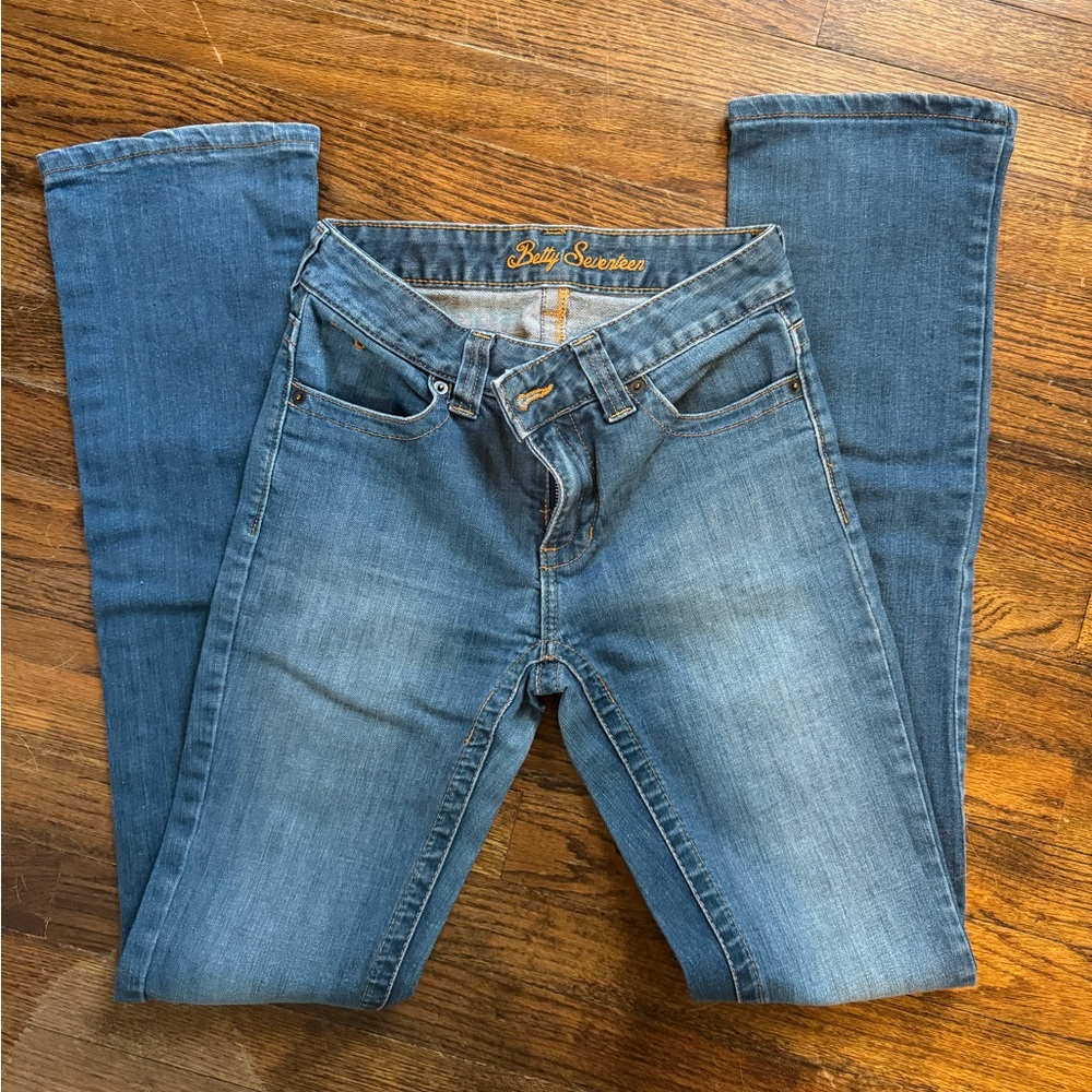 Betty 17 Kimes Ranch Jeans 
Mid-Rise, Fitted Thigh, Modest Bootcut
Size 00/34